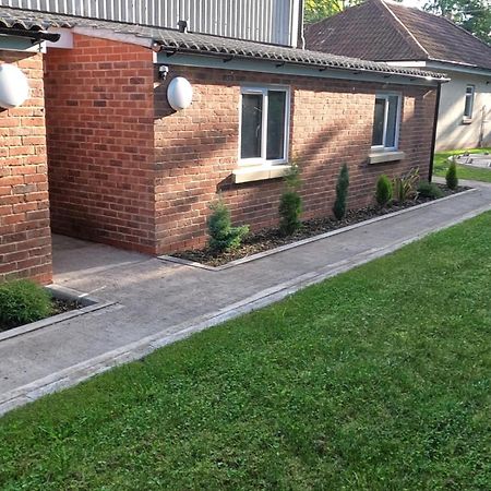 Two Birds Weekly Stay Malmesbury Exteriér fotografie